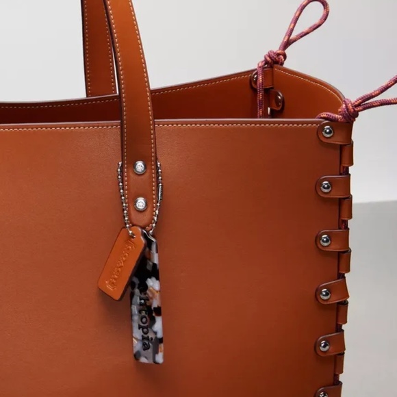 NWT COACH Large Relaceable Leather Tote - Picture 5 of 15